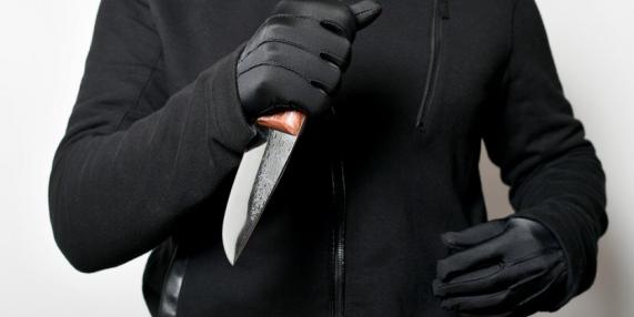 Мъж е бил намушкан с нож след бой в заведение