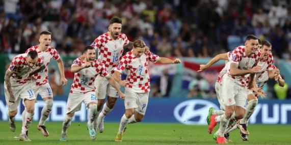 Дузпи пратиха Хърватия на четвъртфинал в Катар