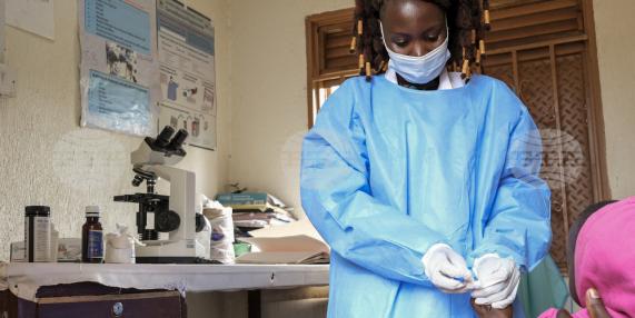 Десетки случаи на Ебола. Има ли опасност