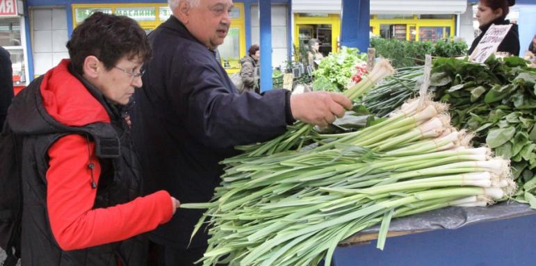 Родните зеленчуци на пазара в края на май