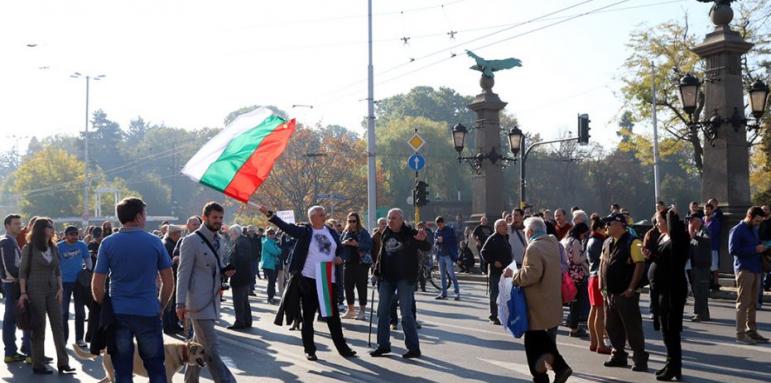 ВСС препитва Гешев, жени се бият на протеста