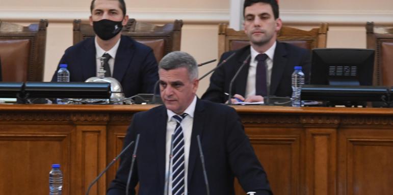 Ляв ли е Янев? Виден бесепар го атакува