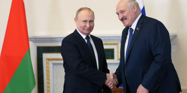 Путин с голям подарък за Лукашенко, Западът на тръни