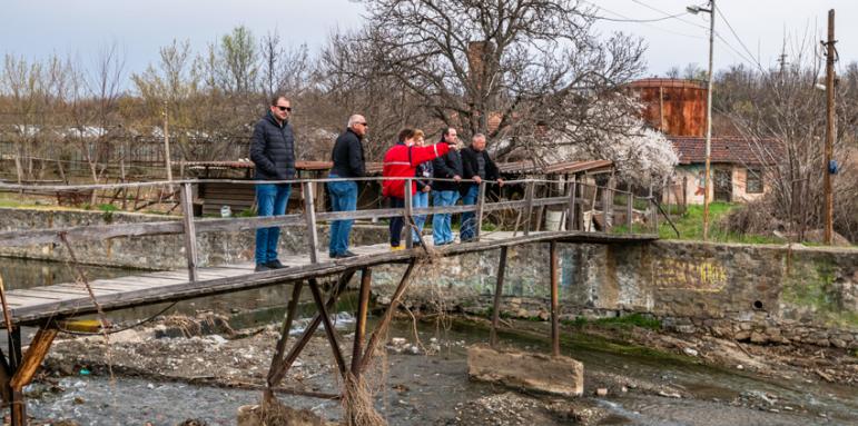 "Асарел-Медет" АД почисти коритото на реката в Баня и Бъта