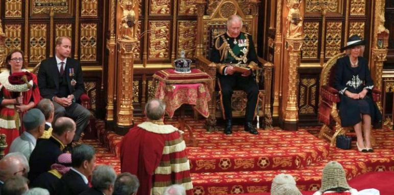Принц Чарлз откри парламента, какво се случва с Елизабет ІІ