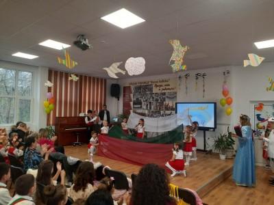 Детски песни огласиха СУ „Васил Левски“ в Стара Загора