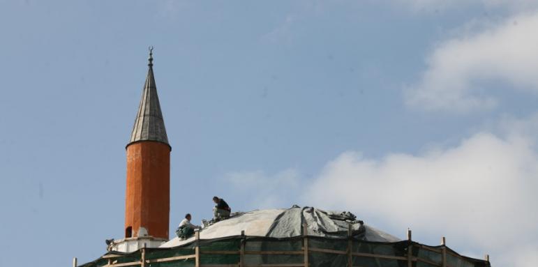Искат три джамии в София