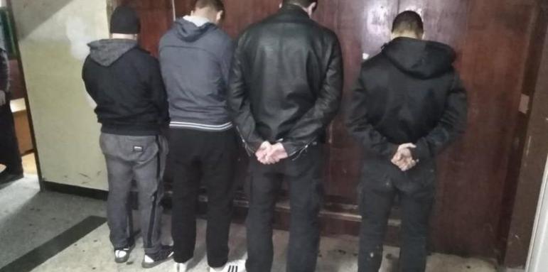 Закопчаха 4 футболни фенове за расисткия скандал
