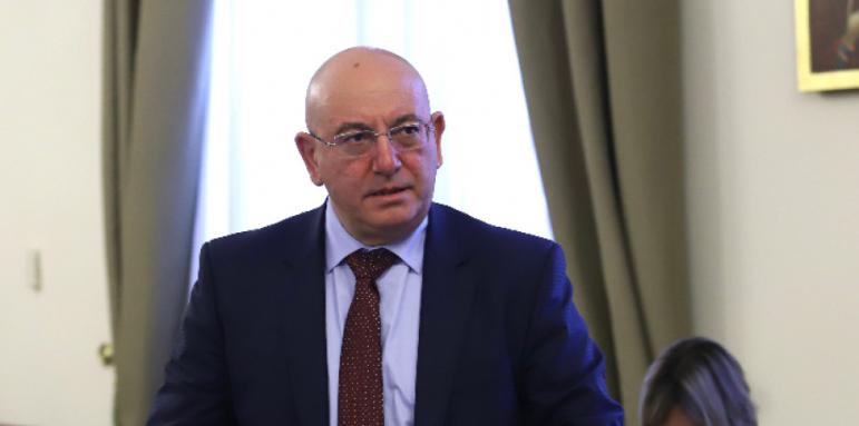 Ревизоро на крачка от оставка