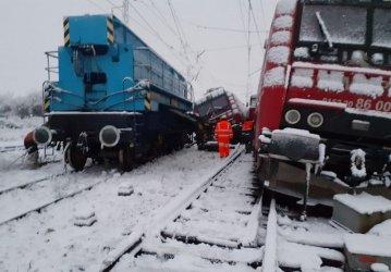 Инцидент на гара "Илиянци": Два товарни влака се удариха