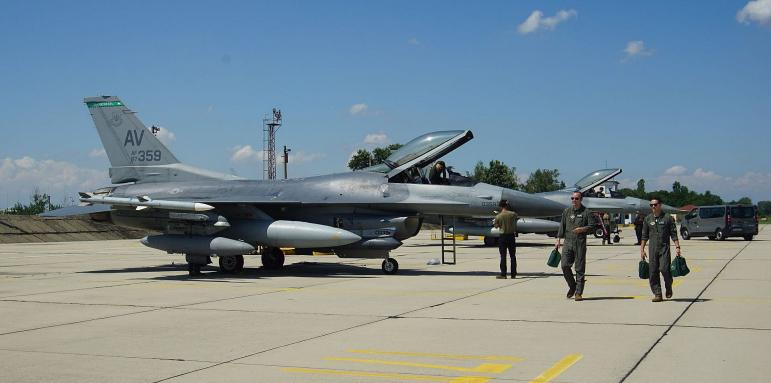 Посланик проговори за изтребителите F-16 - приятна изненада