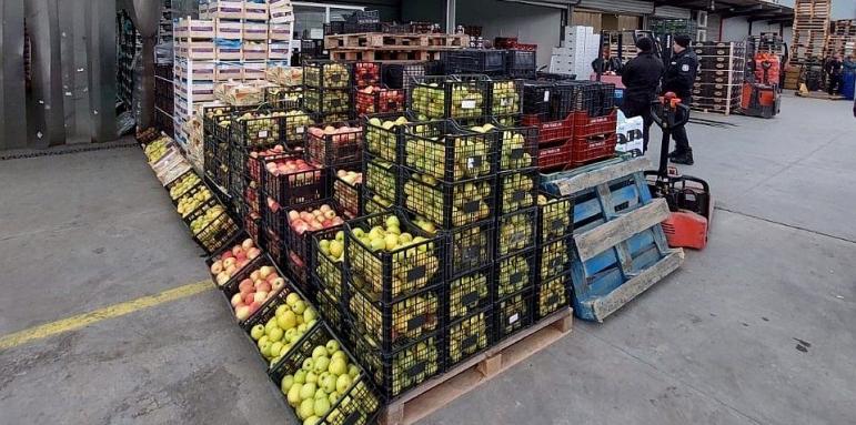 Полицията удари борси за плодове и зеленчуци, търси спекула