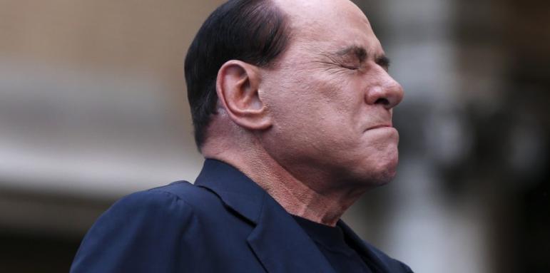 Взеха паспорта на Берлускони