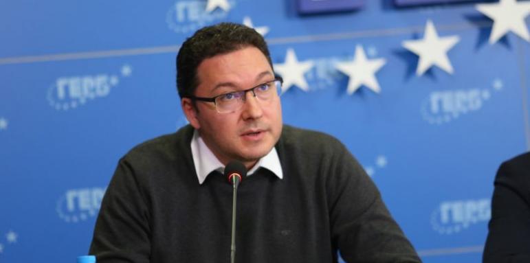Митов с бясна критика към Петков за Македония и Украйна