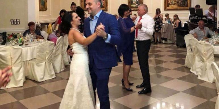 БСП вдигна тежка сватба: Нинова ожени червен общинар и пиарка на партията