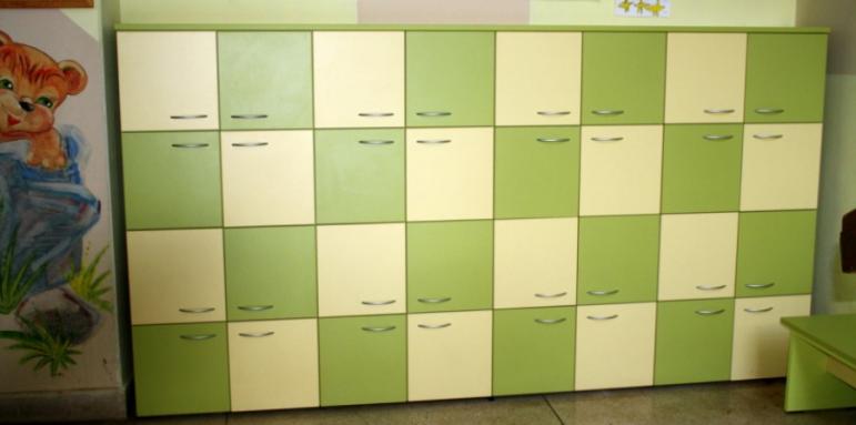 Училищата ще купуват нови шкафчета за учениците