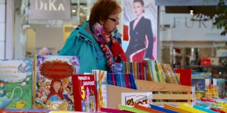 Над 60 издателства участват в Алеята на книгата в София