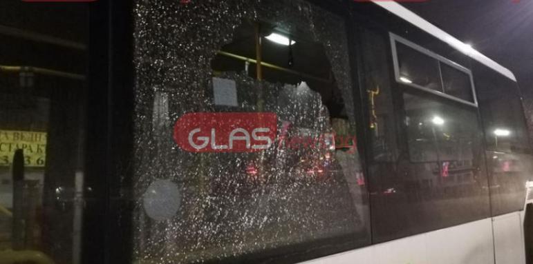 Пълна лудост: Стрелят по автобуси на градския транспорт в Пловдив