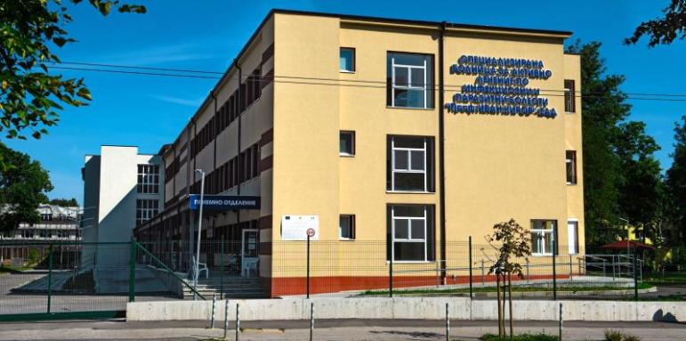 Ужасът в Инфекциозна болница. Лекувано ли е дете с опасен хепатит?