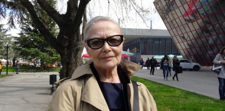 На Аскеерите: Цветана Манева се сбогува със сцената