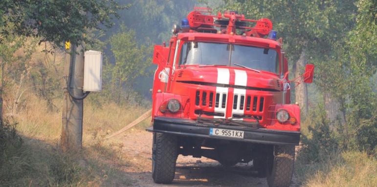 32 екипа на пожарната пазят столицата на НГ
