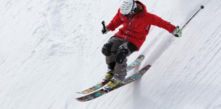 Евтини ски пълнят Добринище с туристи през зимата