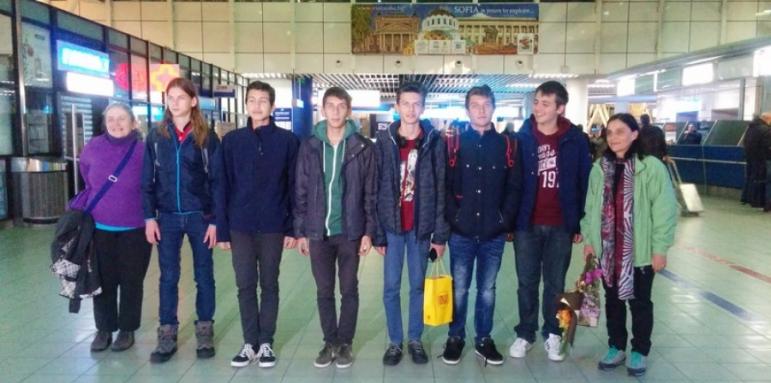 Наши ученици с 3 медала от олимпиада по астрономия