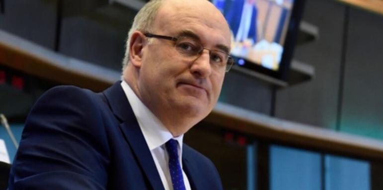 Еврокомисар хвърли оставка