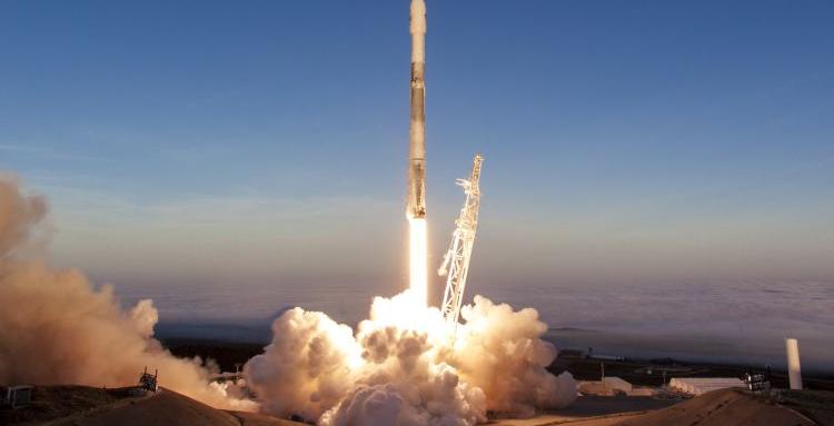 Илон Мъск е готов да продаде част от акциите на SpaceX, за да финансира сделката с Twitter