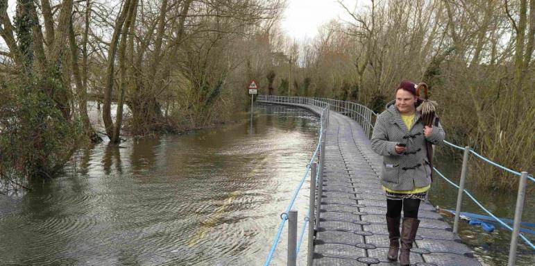 Великобритания се бори с наводненията