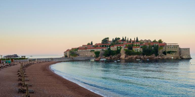 Черна гора ще лекува туристи с COVID безплатно