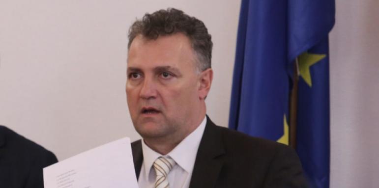 Уволниха шефа на енергийния холдинг