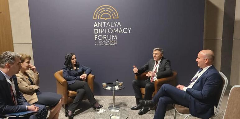 Форумът в Анталия! Карадайъ се срещна с президента на Косово