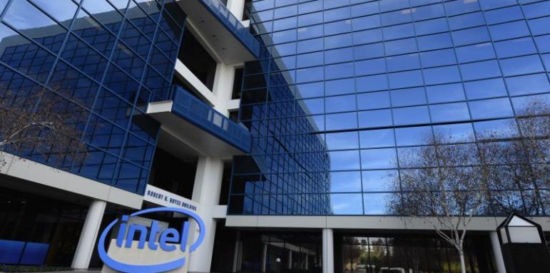 Intel ще съкрати до 20 процента от персонала си за сървъри и клиенти, за да спести пари