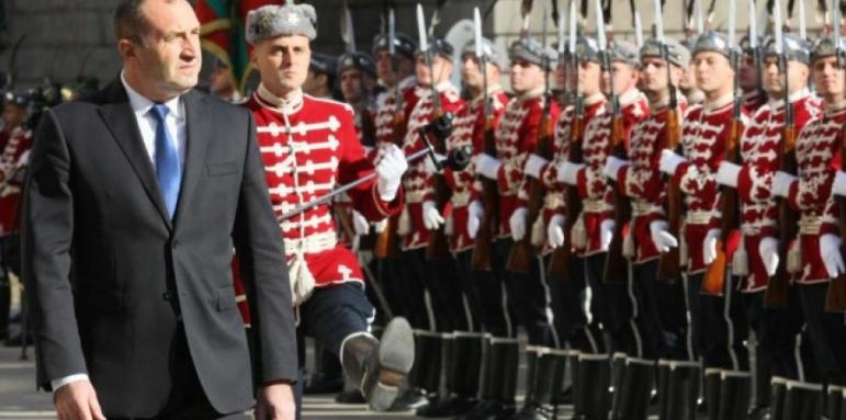Президентът: Призовавам народа да пребори унинието, мрака, безразличието и моралната криза, за да пребъде България