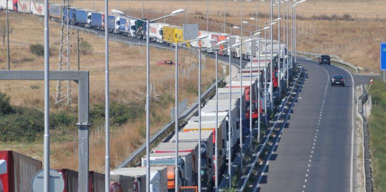 Глоби блокираха 300 тира на турската граница /ОБНОВЕНА/