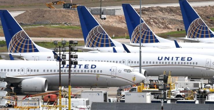 United Airlines заменят боингите си с еърбъси