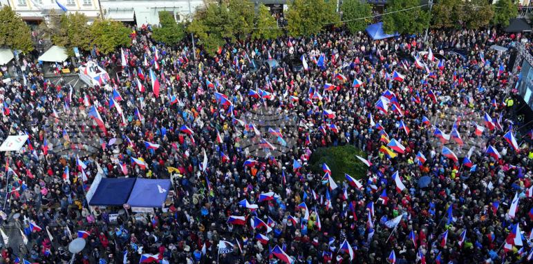 Хиляди на протест в Чехия. Ето какви са исканията им