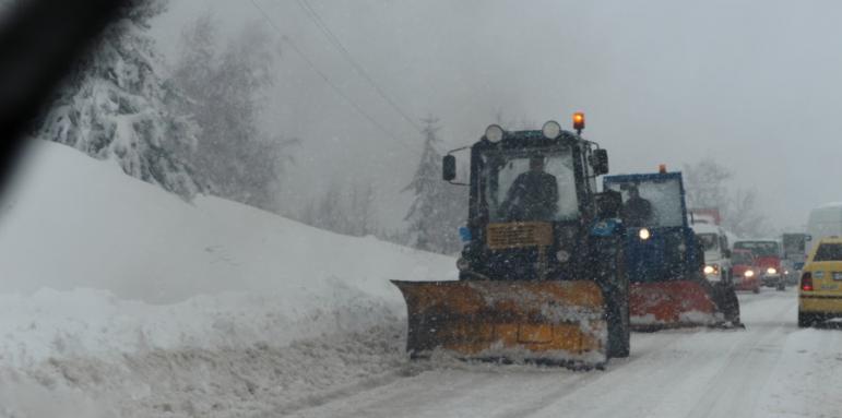 Петима чужденци блокирани в снежен ад в Родопите