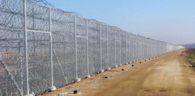 Гърция завърши 40-километрова ограда на границата с Турция