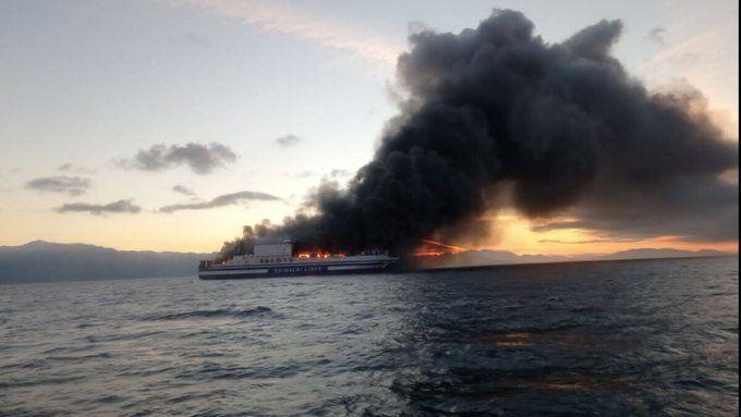 Българин приклещен в горящия ферибот -режат кораба, за да го спасят