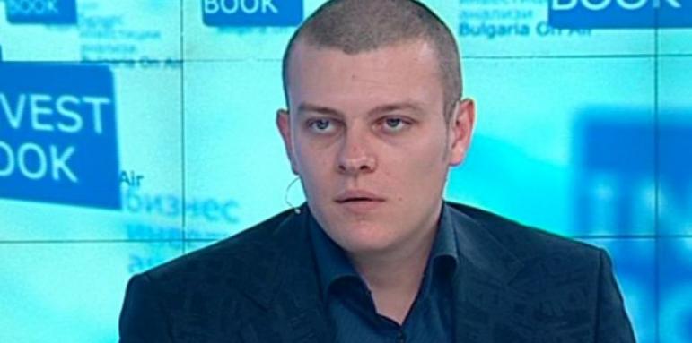Сливането на празниците ще отвори доста работа