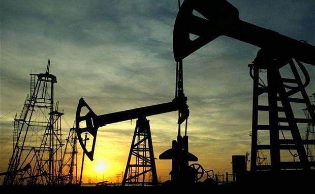 Нефтът поевтиня с 5 %, падна под $64 за барел