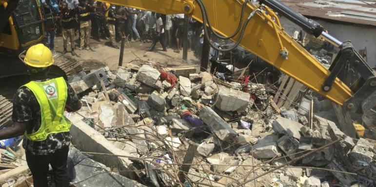 Ученици затрупани в срутила се сграда в Нигерия