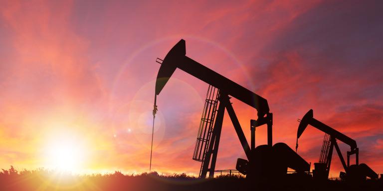 Срив в цената на петрола с над 31%