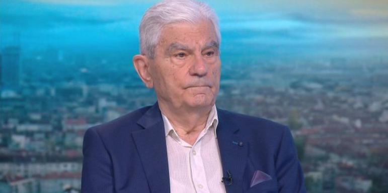 Академик: Не чакайте COVID ваксина до края на 2021