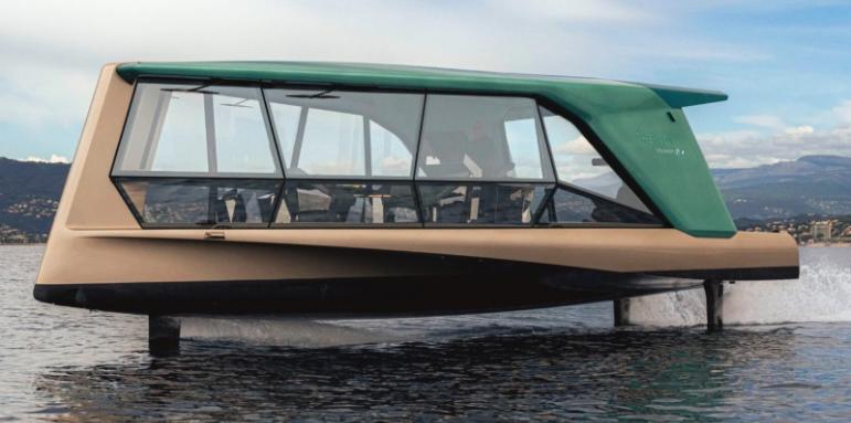 BMW представи THE ICON - 13-метрова електрическа лодка на подводни криле