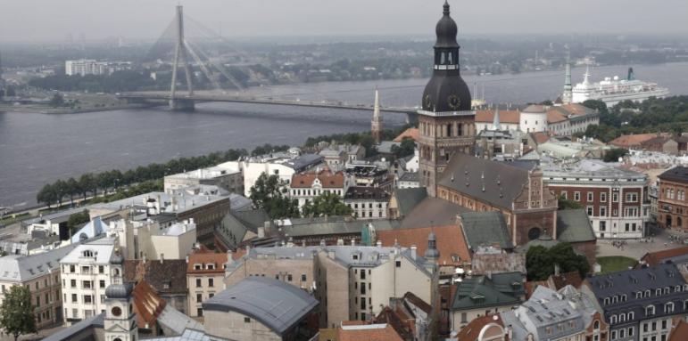 Латвия приема еврото от 2014 година