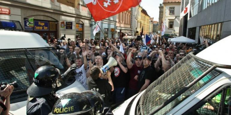 Задържаха 21 неонацисти в Чехия по време на демонстрация