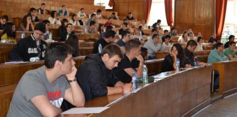 Повече места за студенти, отколкото са абитуриентите